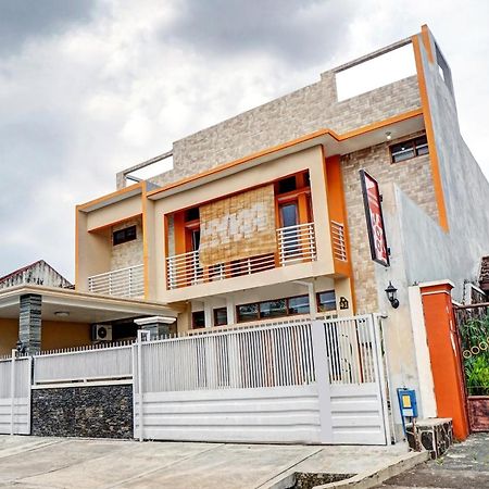 Avisha Guest House Syariah Malang Ngoại thất bức ảnh