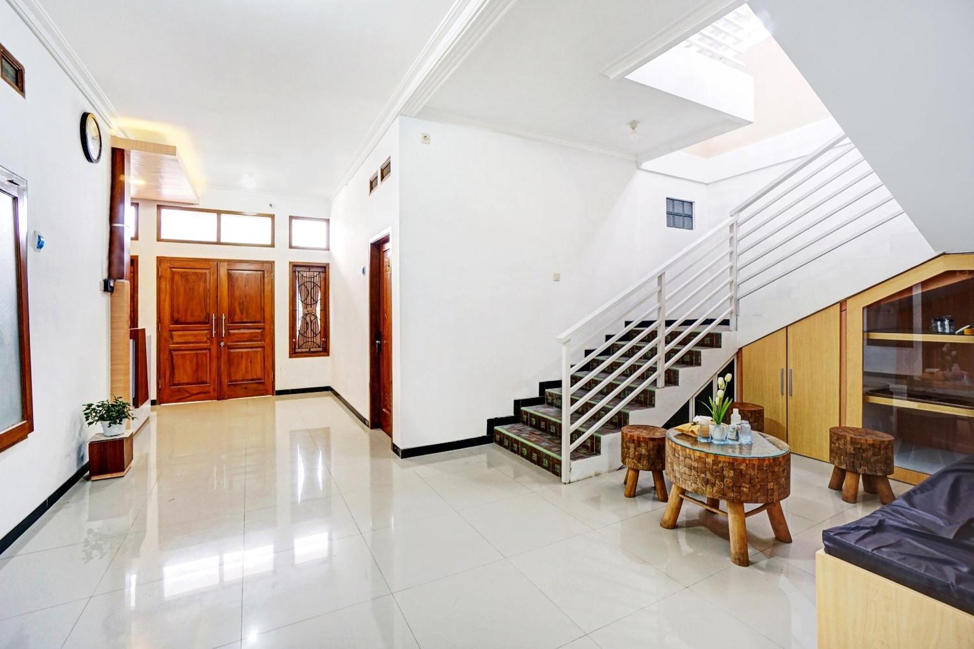 Avisha Guest House Syariah Malang Ngoại thất bức ảnh