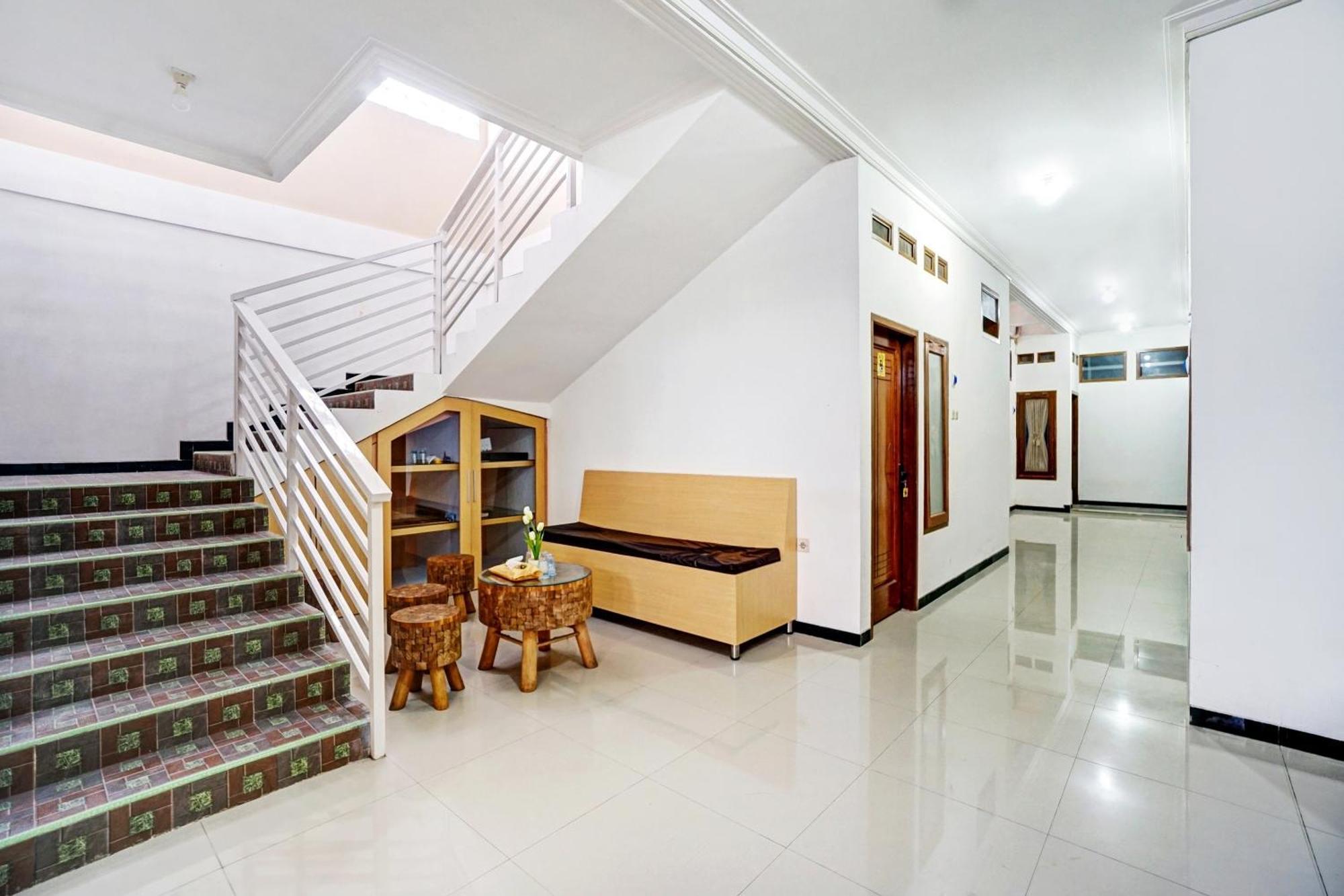 Avisha Guest House Syariah Malang Ngoại thất bức ảnh