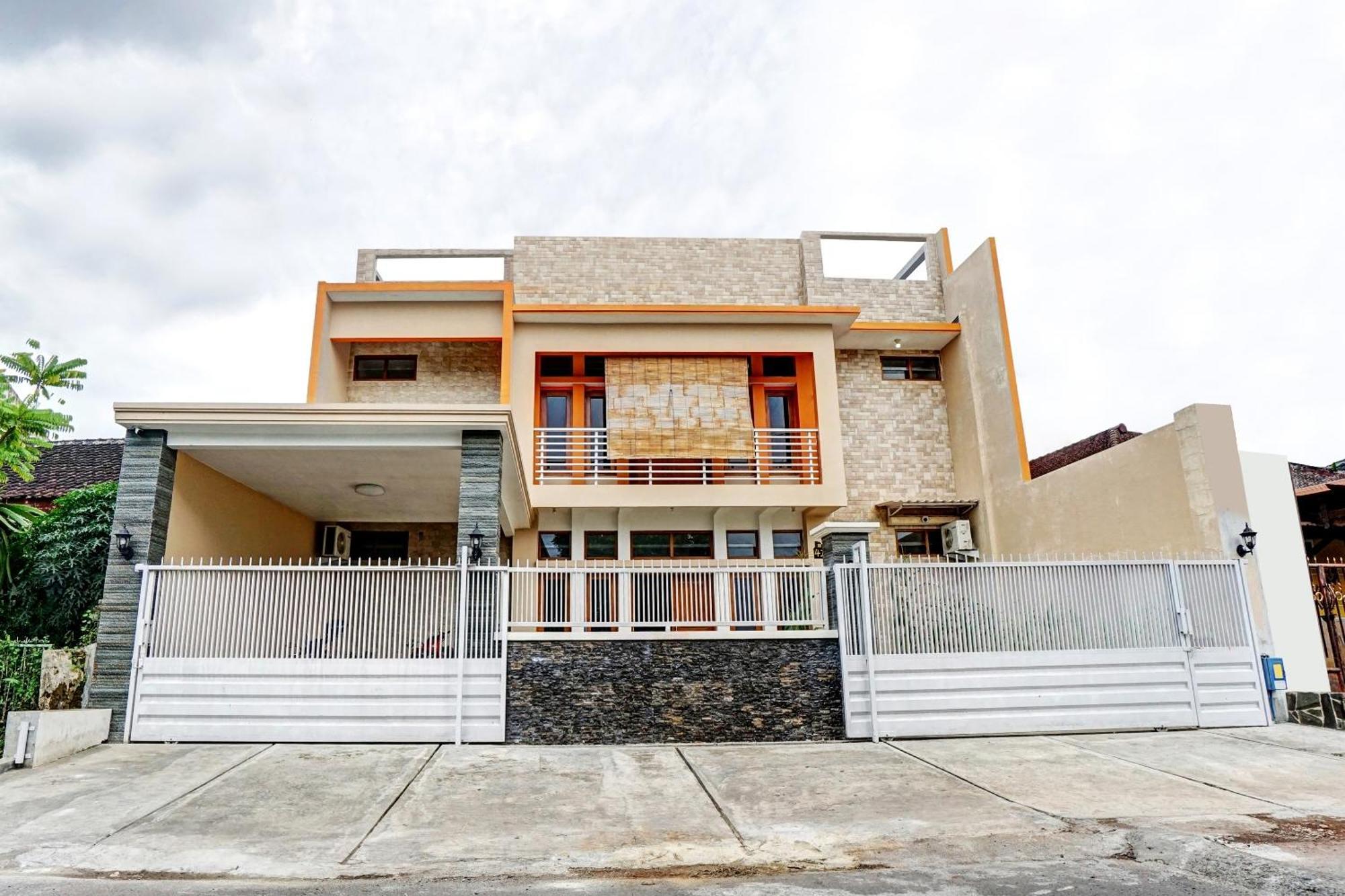 Avisha Guest House Syariah Malang Ngoại thất bức ảnh