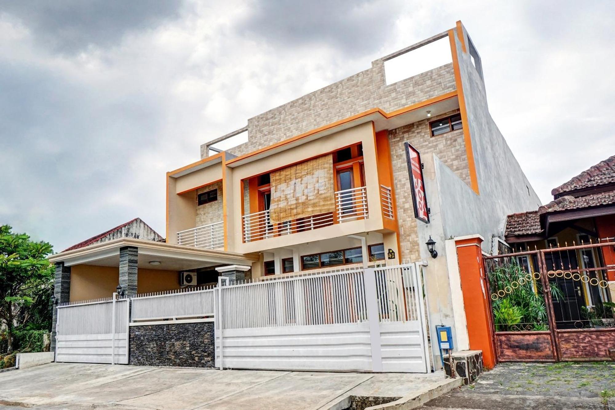 Avisha Guest House Syariah Malang Ngoại thất bức ảnh